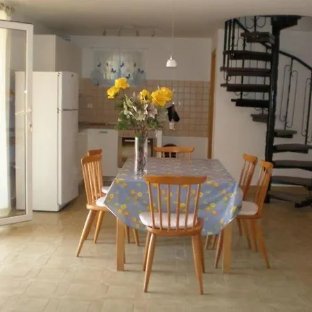 Schoenes Ferienhaus In Mit Garten, Terrasse Und Grill 펜션 노비비노돌스키