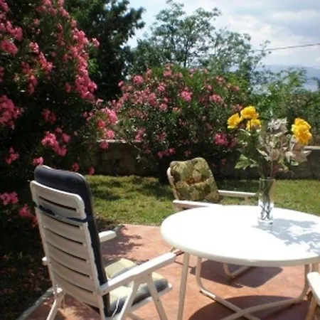 펜션 Schoenes Ferienhaus In Mit Garten, Terrasse Und Grill