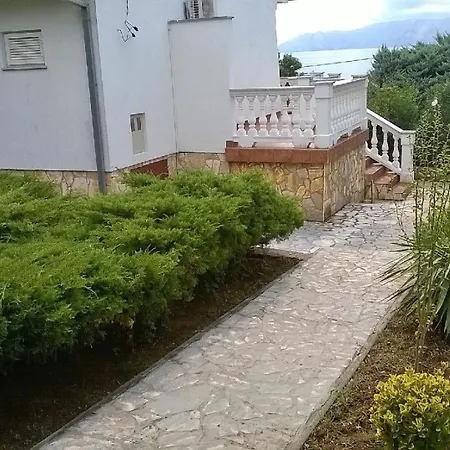 Schoenes Ferienhaus In Mit Garten, Terrasse Und Grill